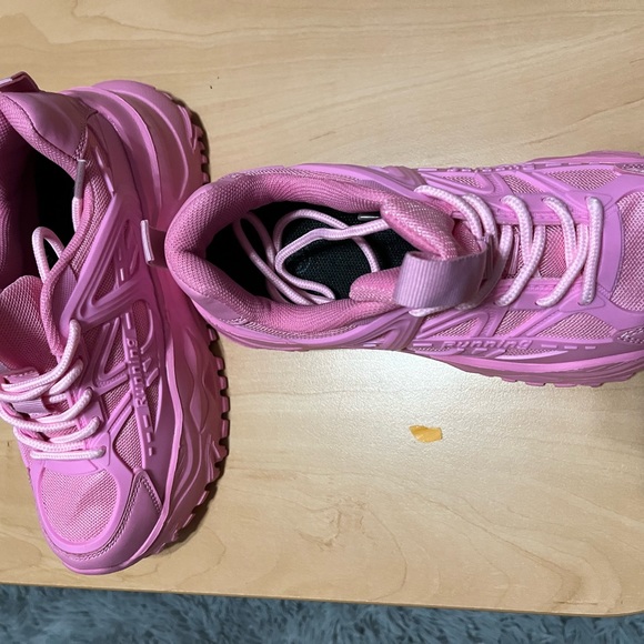 Pink tennis shoes - Picture 4 of 6